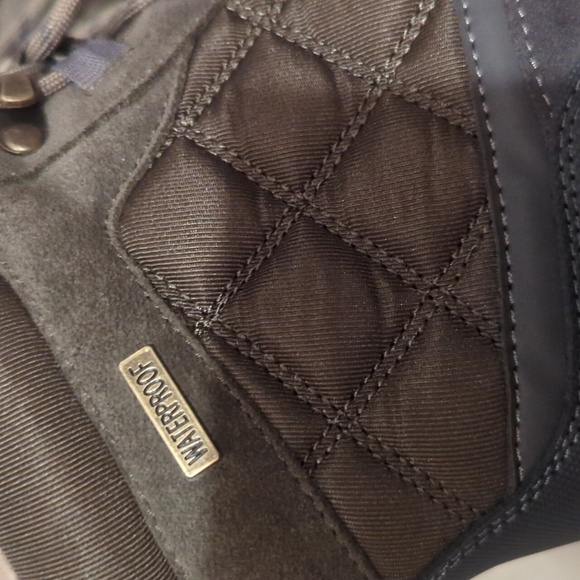 Womens Snow/ Hiking Boots - Picture 2 of 9